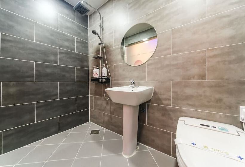 Eumseong Rich Self Check In Motel