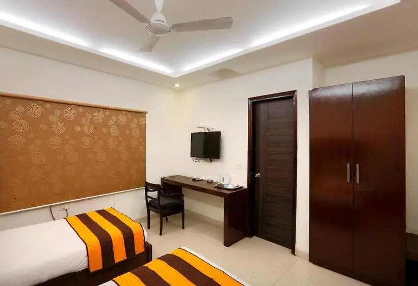 Hotelli Anand Lok Inn