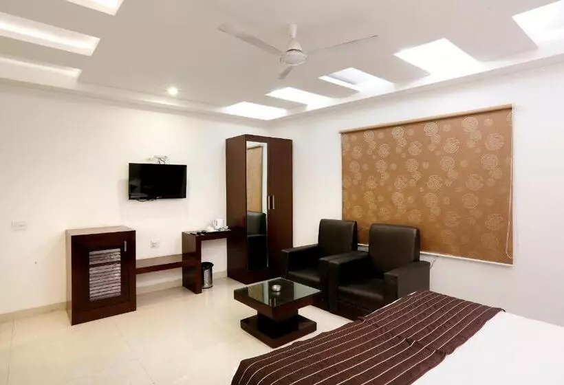 Hotelli Anand Lok Inn