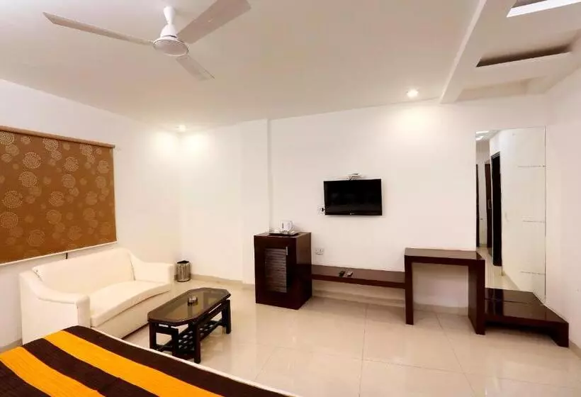 Hotelli Anand Lok Inn