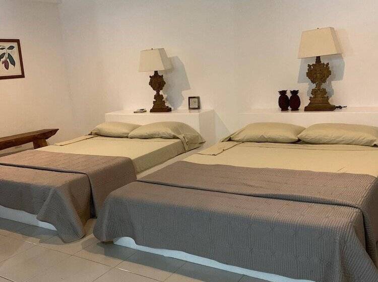 Отель Hacienda Isabella