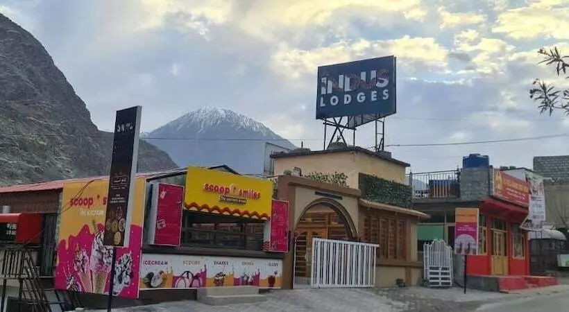هتل Indus Lodges Gilgit