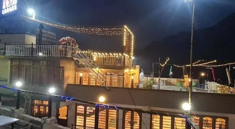 هتل Indus Lodges Gilgit