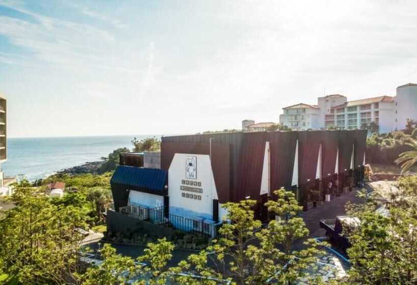 בית מלון כפרי Seogwipo Black Land Lace Spa Pension