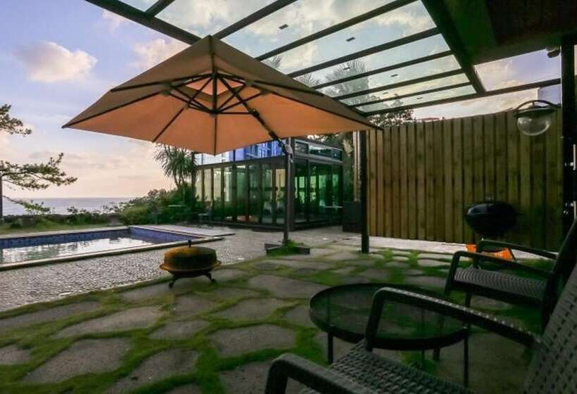 בית מלון כפרי Seogwipo Black Land Lace Spa Pension