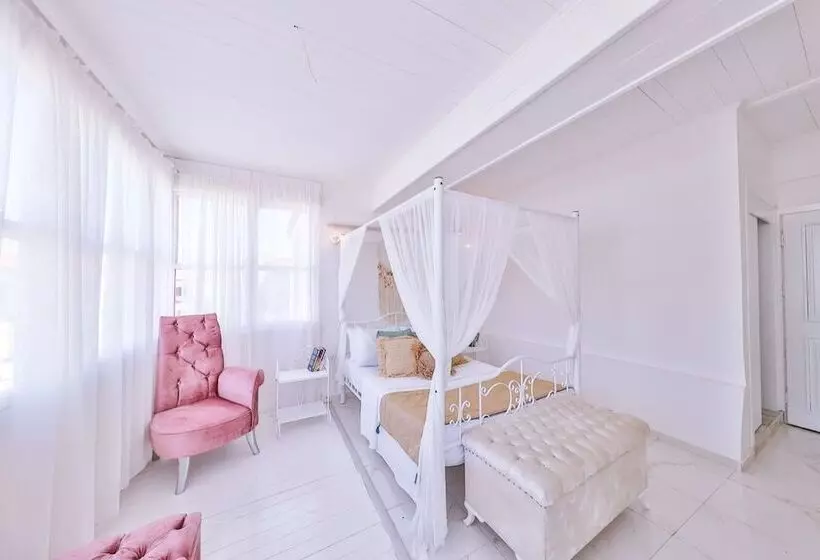 Hotelli Mon Amour Alacati