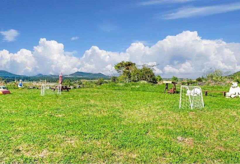 בית מלון כפרי Seogwipo Sangsangnamu Kiz Pension