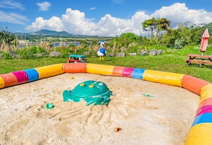 בית מלון כפרי Seogwipo Sangsangnamu Kiz Pension