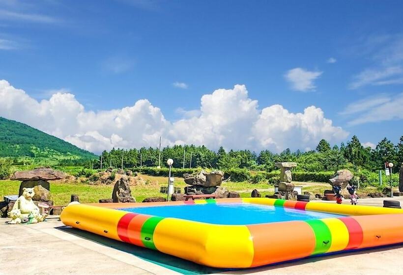 בית מלון כפרי Seogwipo Sangsangnamu Kiz Pension