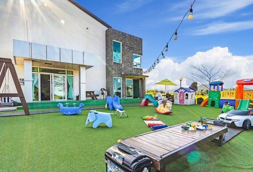 בית מלון כפרי Seogwipo Sangsangnamu Kiz Pension