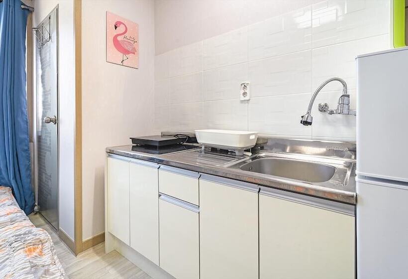 בית מלון כפרי Seogwipo Sangsangnamu Kiz Pension