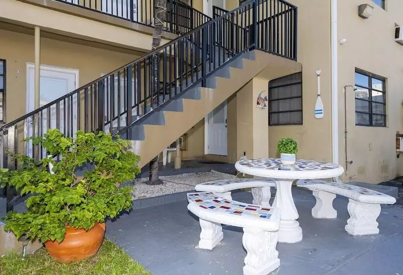 Tropic Isle Hotel And Apartment