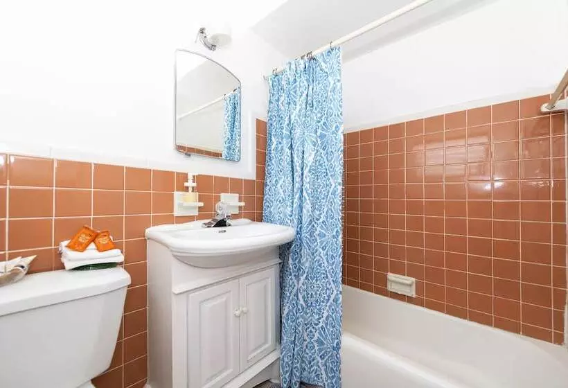 Tropic Isle Hotel And Apartment
