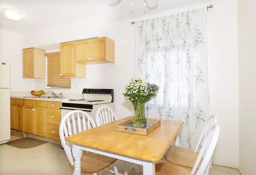 Tropic Isle Hotel And Apartment