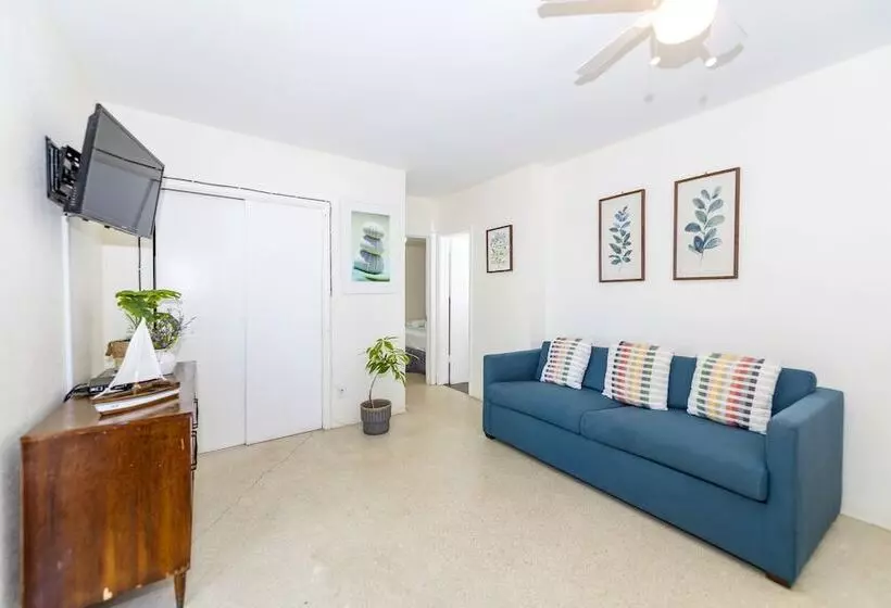 Tropic Isle Hotel And Apartment