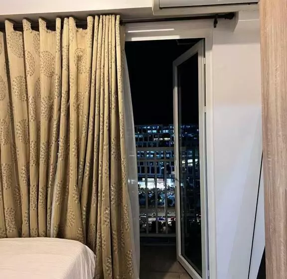 Studio Units At Shore Residences Condo Moa Complex Near Airport
