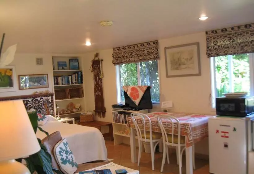 Hotelli Aimeo Cottage