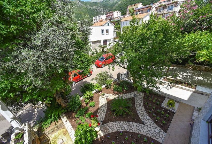 هتل Apartments Calenic