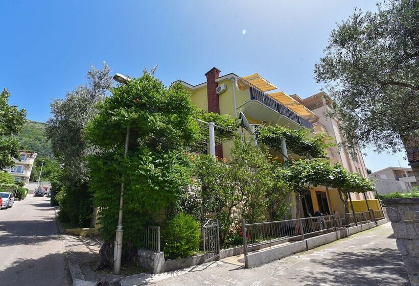 هتل Apartments Calenic