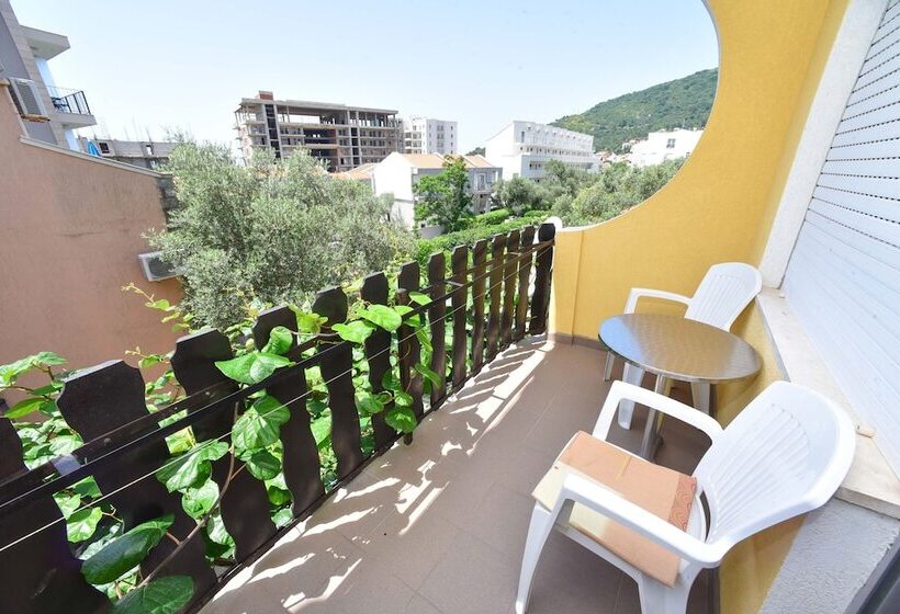 هتل Apartments Calenic