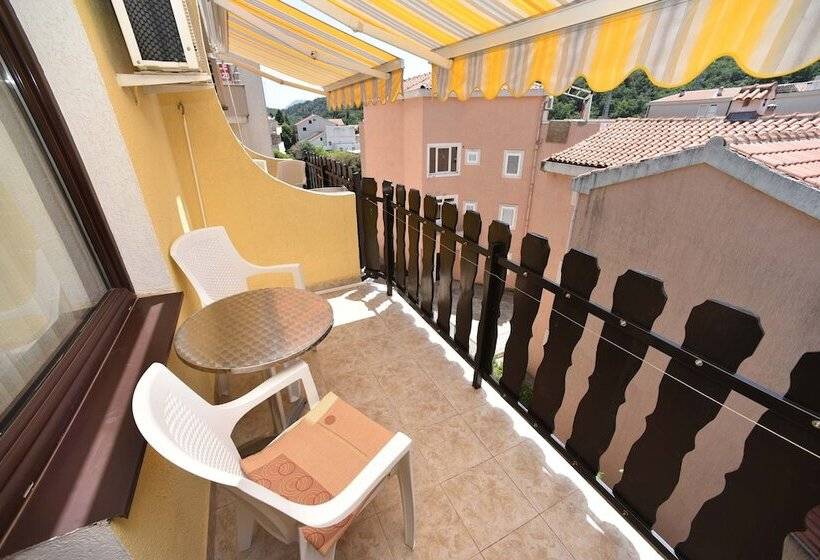 هتل Apartments Calenic