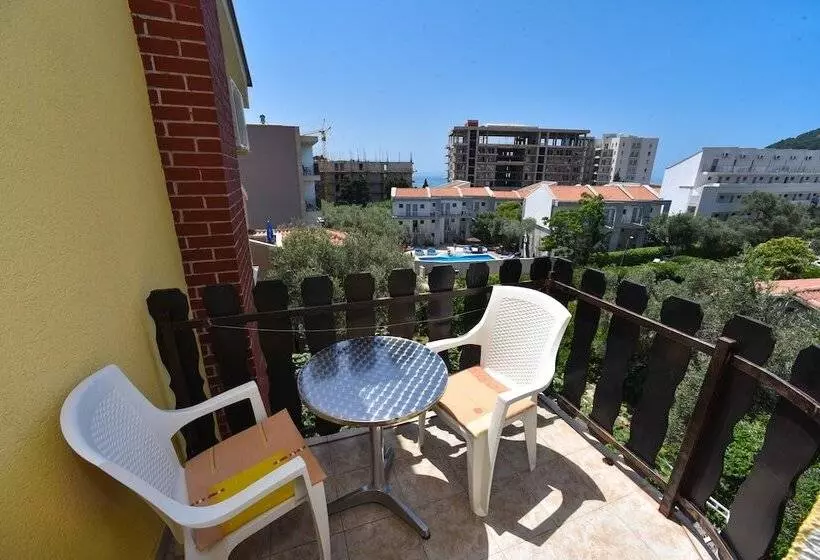 هتل Apartments Calenic