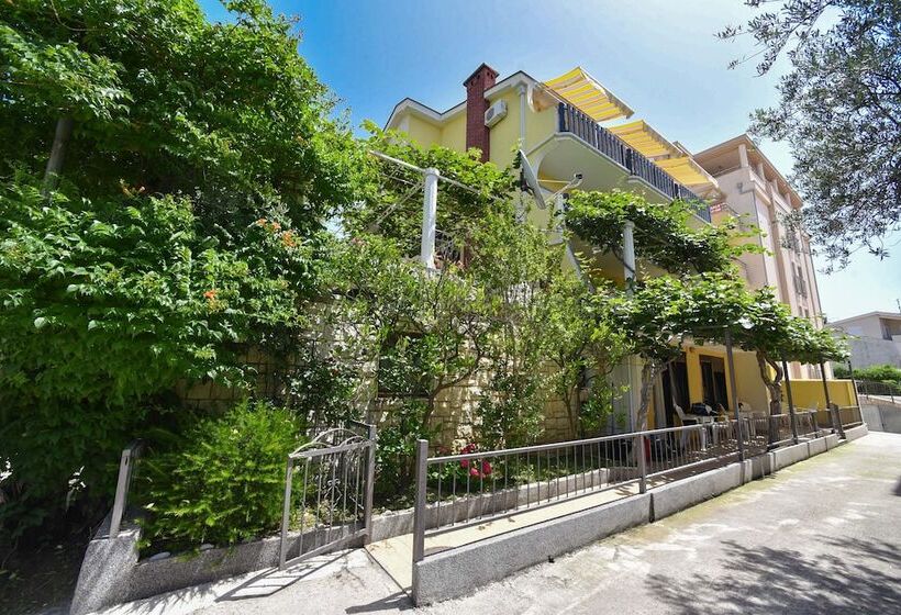 هتل Apartments Calenic