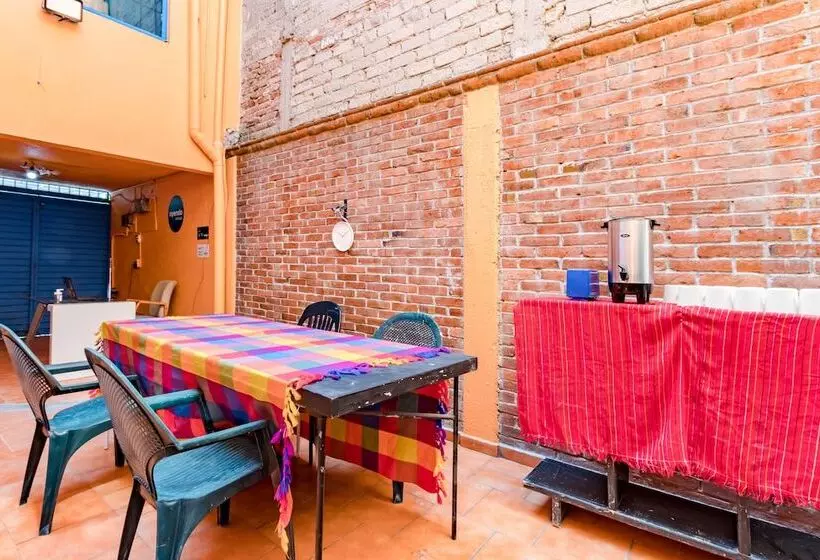 Hotelli Oasis Airport