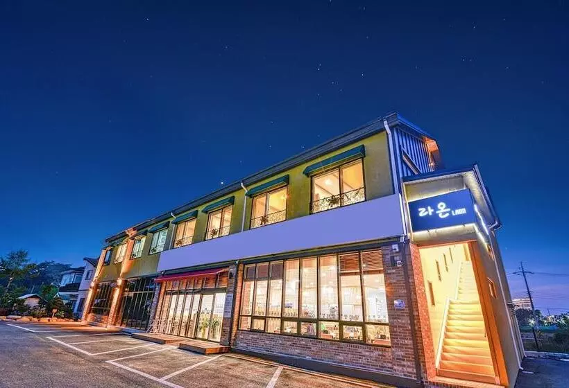 Hotelli Gangneung Raon Pension