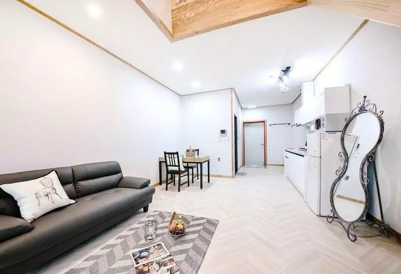 Hotelli Gangneung Raon Pension