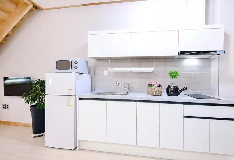 Hotelli Gangneung Raon Pension