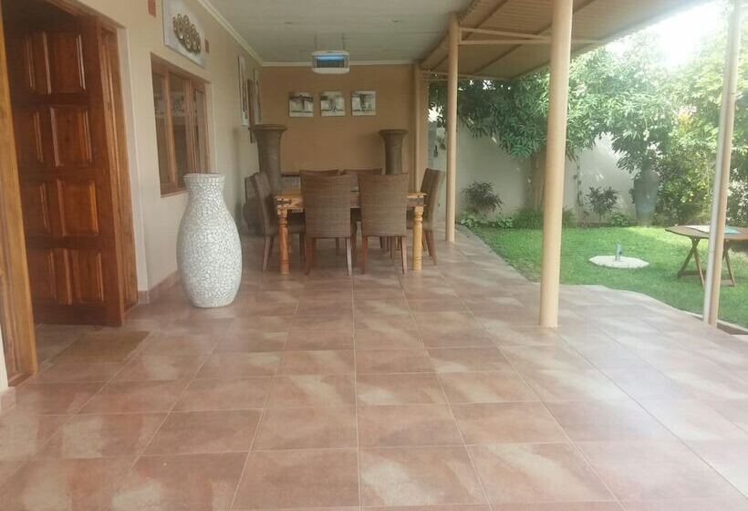 בית מלון כפרי Shamba Lodge