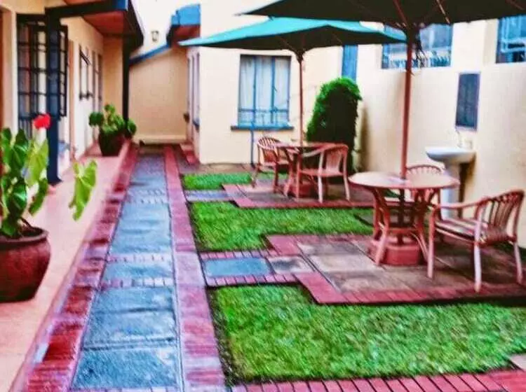 هتل The Meru House