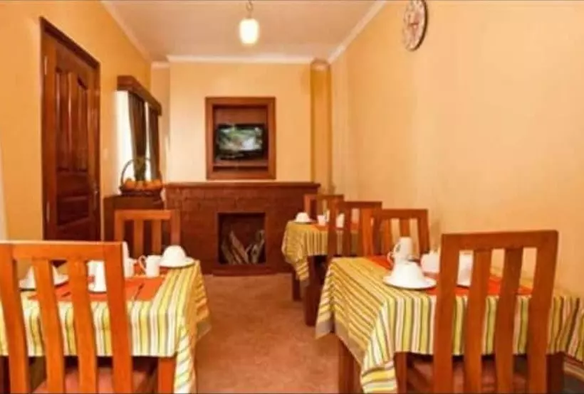 هتل The Meru House