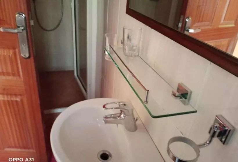 هتل The Meru House