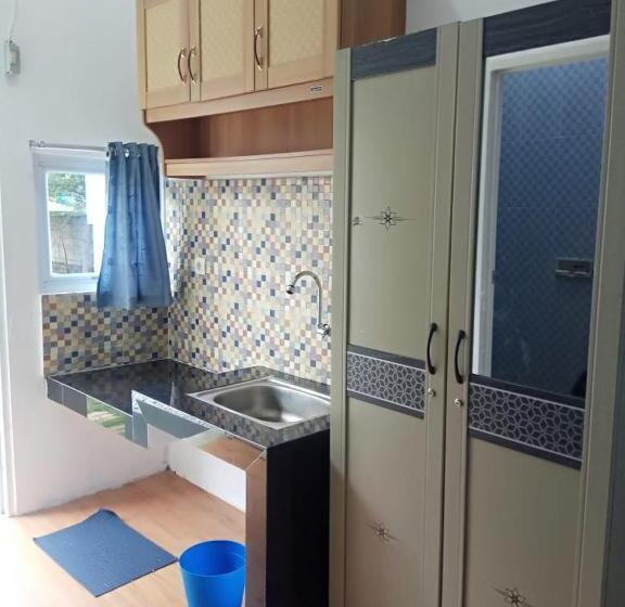 בית מלון כפרי Algira Guest House Gunungbatu Syariah