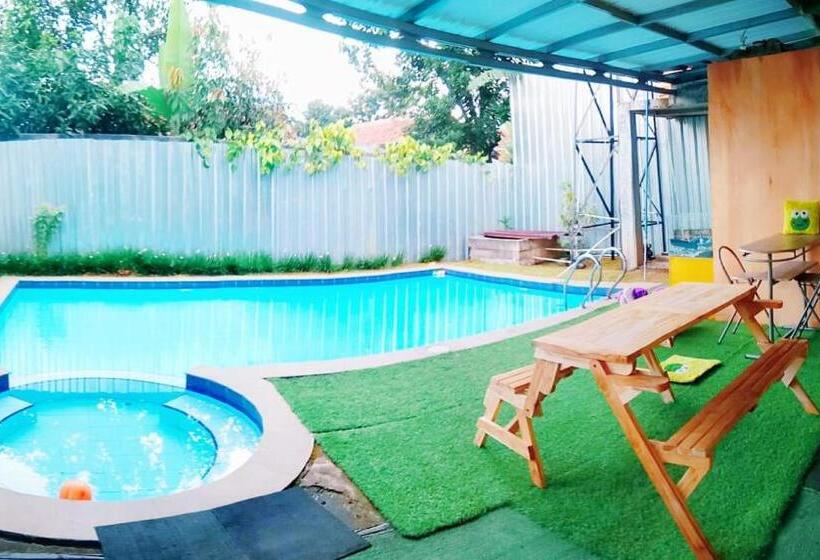 בית מלון כפרי Algira Guest House Gunungbatu Syariah