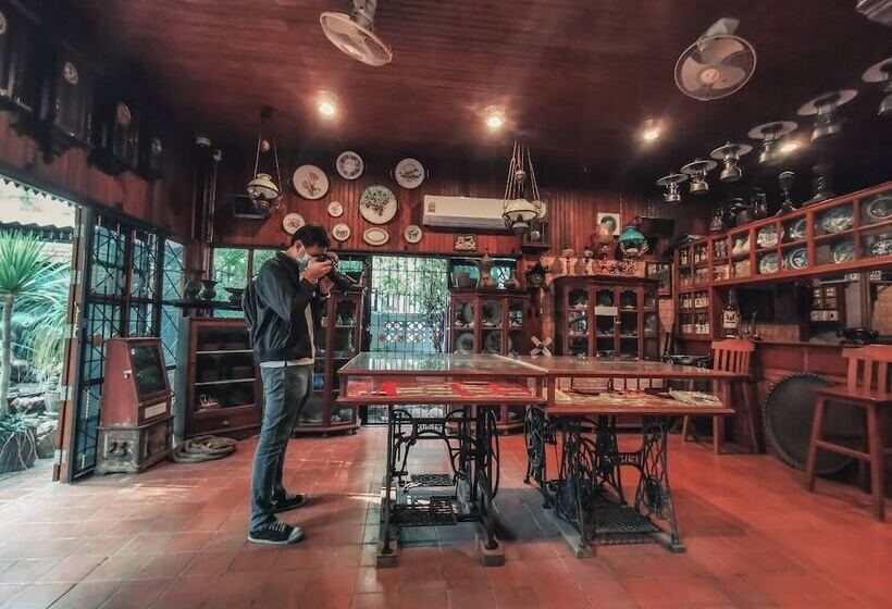 בית מלון כפרי Baanthep Antique Homestay