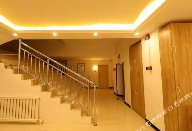 Pai Hotel·hami Yingbin Avenue Airport