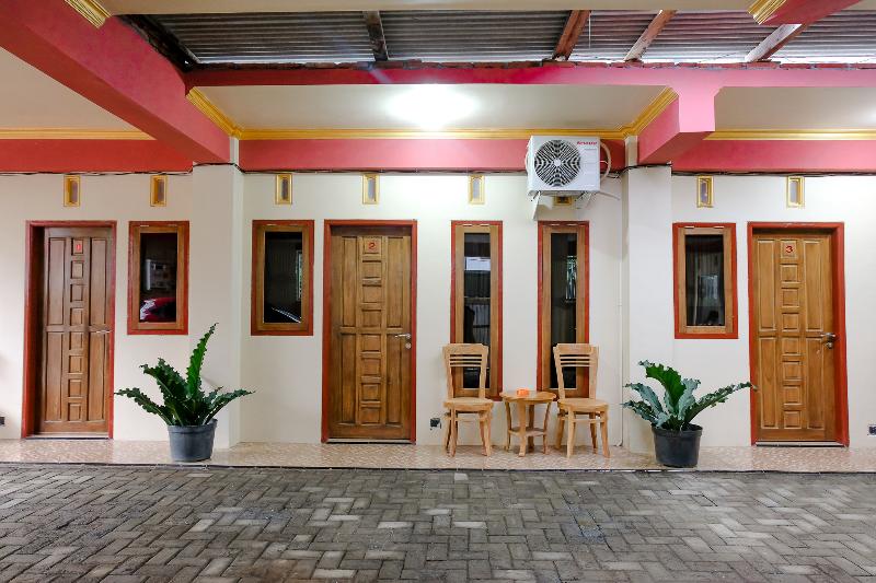 ホテル Reddoorz Syariah At Sulfat Malang