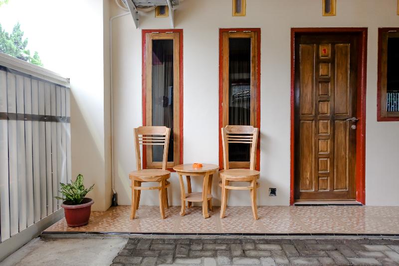 ホテル Reddoorz Syariah At Sulfat Malang