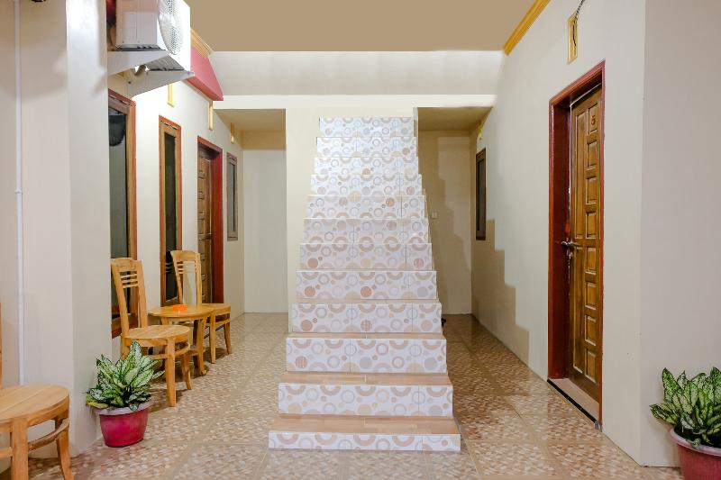 ホテル Reddoorz Syariah At Sulfat Malang