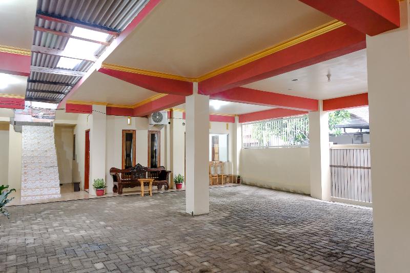 ホテル Reddoorz Syariah At Sulfat Malang