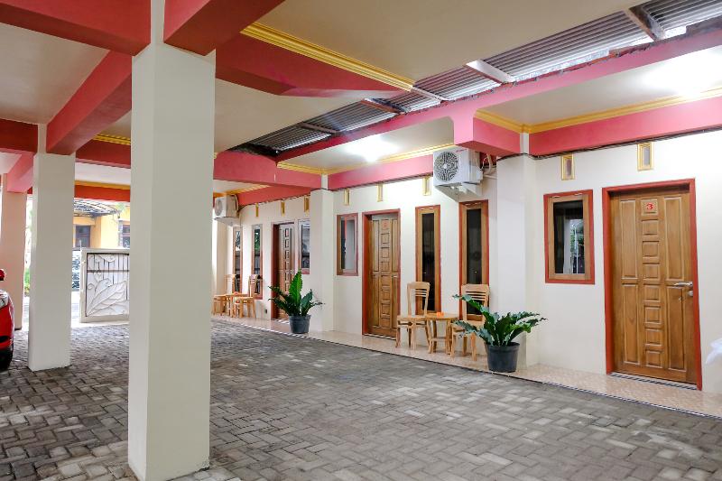 ホテル Reddoorz Syariah At Sulfat Malang