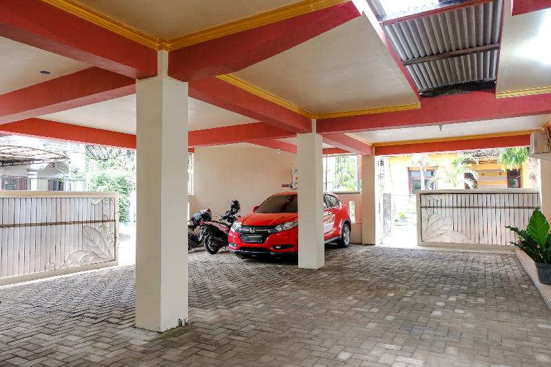 ホテル Reddoorz Syariah At Sulfat Malang