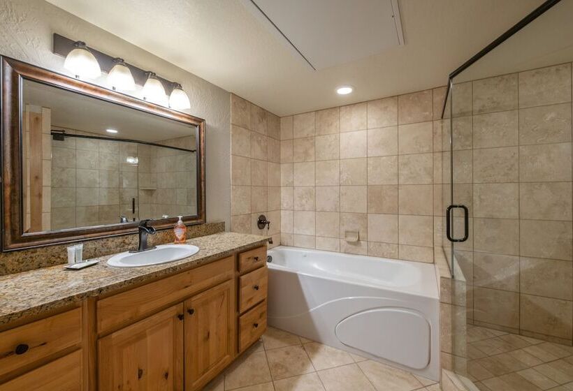 Отель Silverado Lodge By Park City Canyons Village