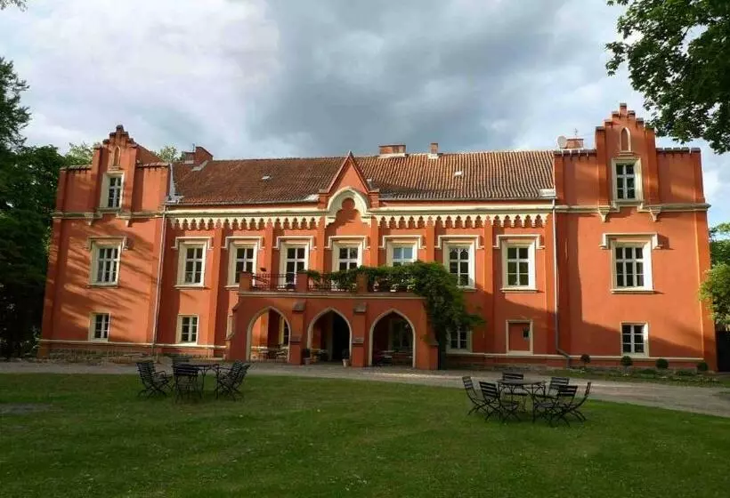 Aamiaismajoitus (B&B) Zamek Rynkówka