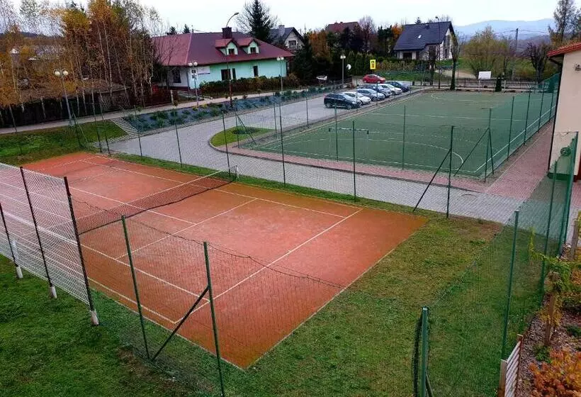 ホテル Pałac Pod Dębami
