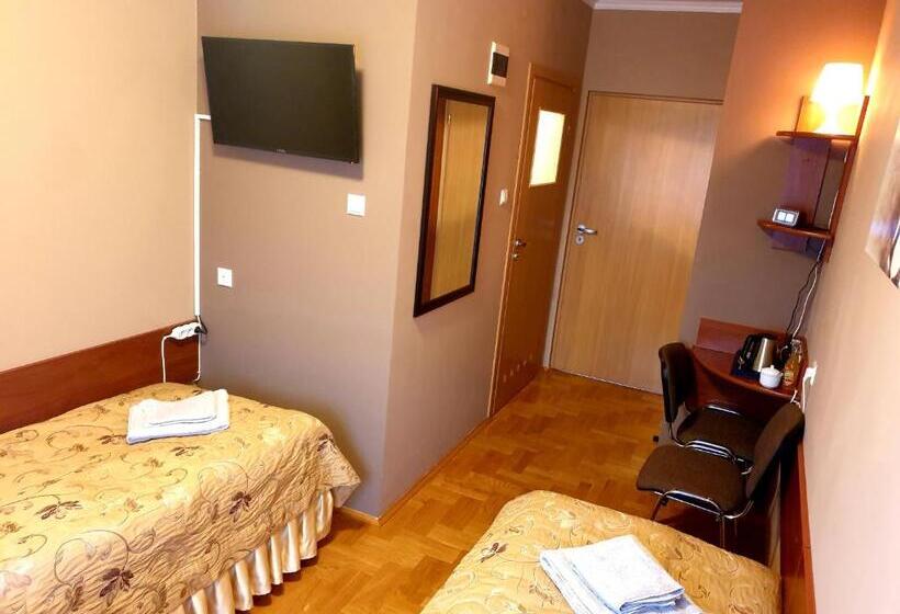 호텔 Pałac Pod Dębami