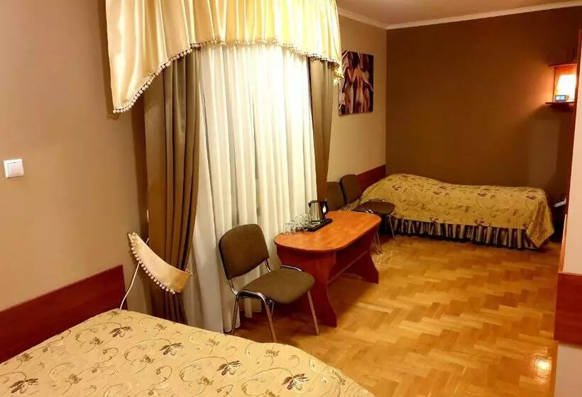 ホテル Pałac Pod Dębami